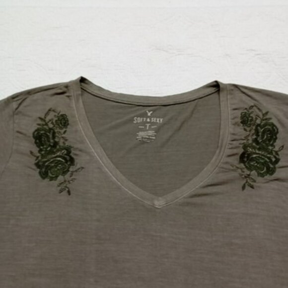 American Eagle Soft & Sexy Olive Green V-Neck Top XXL With Floral Embroidery - Picture 6 of 9